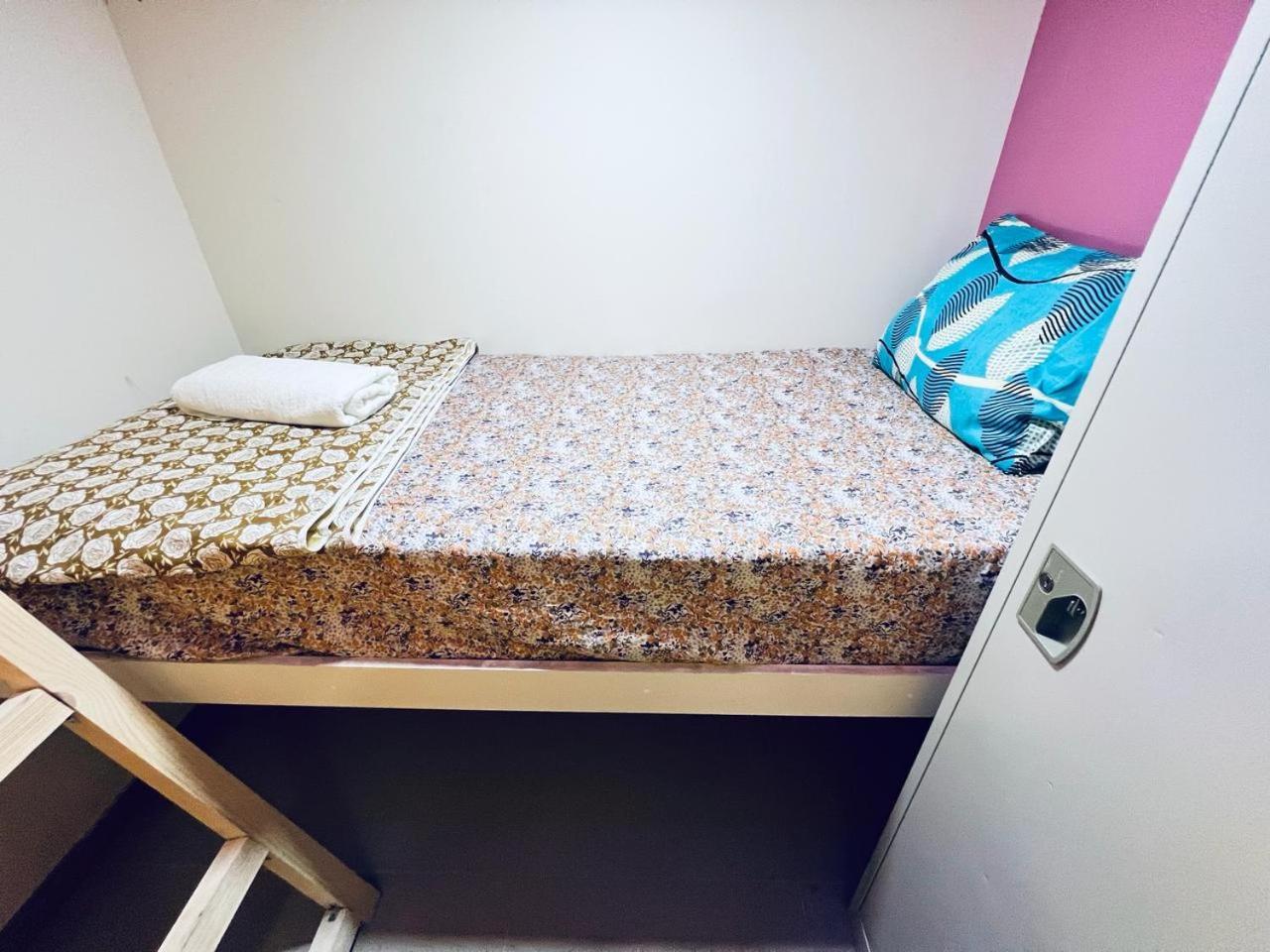 Moon Backpackers Burjman Exit 2, Family Partitions, Loft Partitions, Dubai Exterior foto