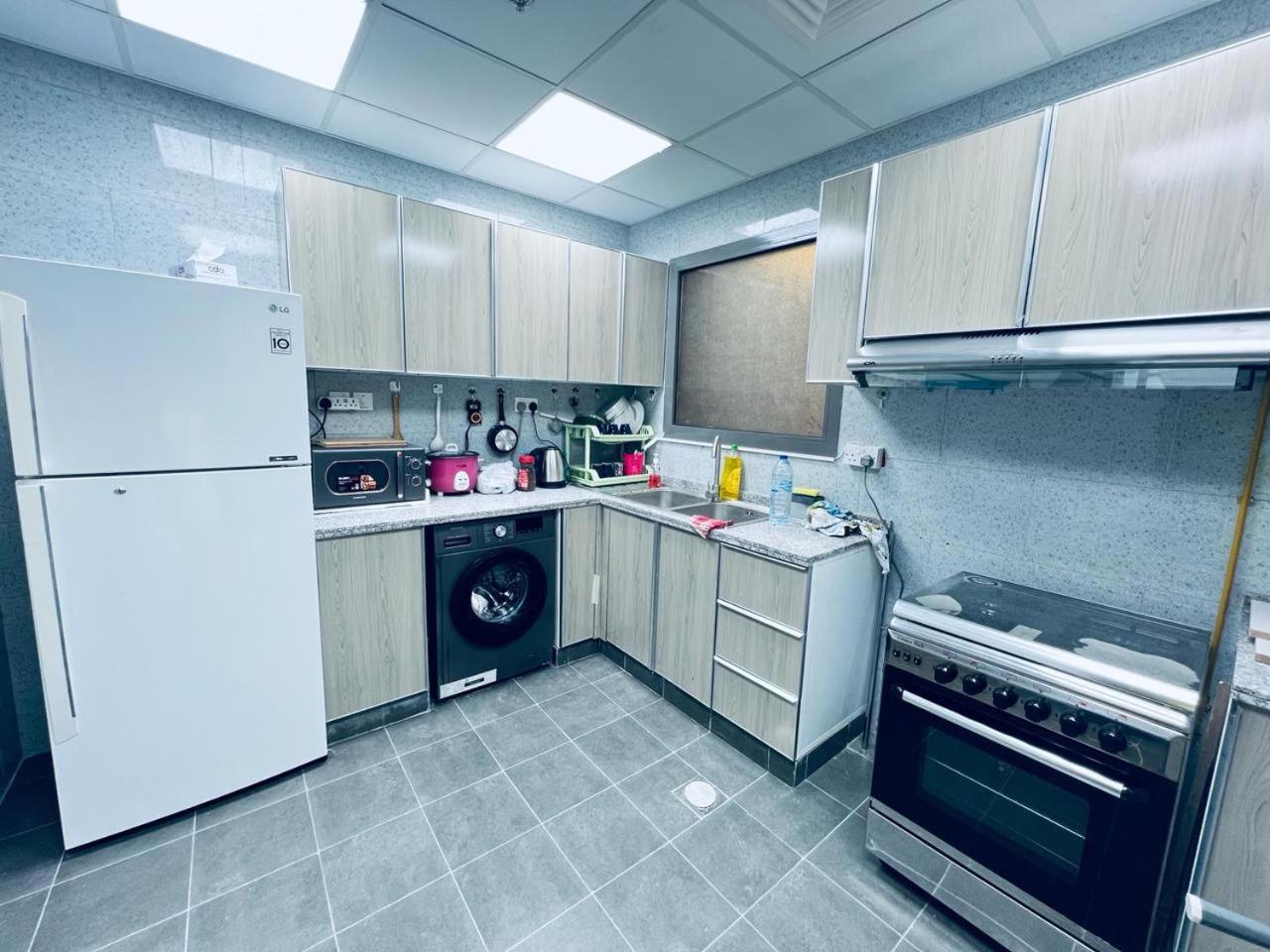 Moon Backpackers Burjman Exit 2, Family Partitions, Loft Partitions, Dubai Exterior foto